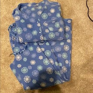 Top and bottom never worn super soft PJs!